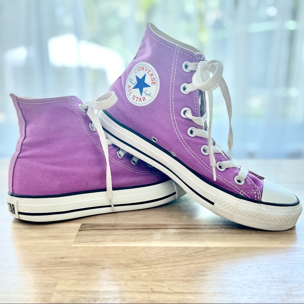 Converse Chuck Taylor High Tops in electric purple Unisex (Men’s 6/Women’s 8)
